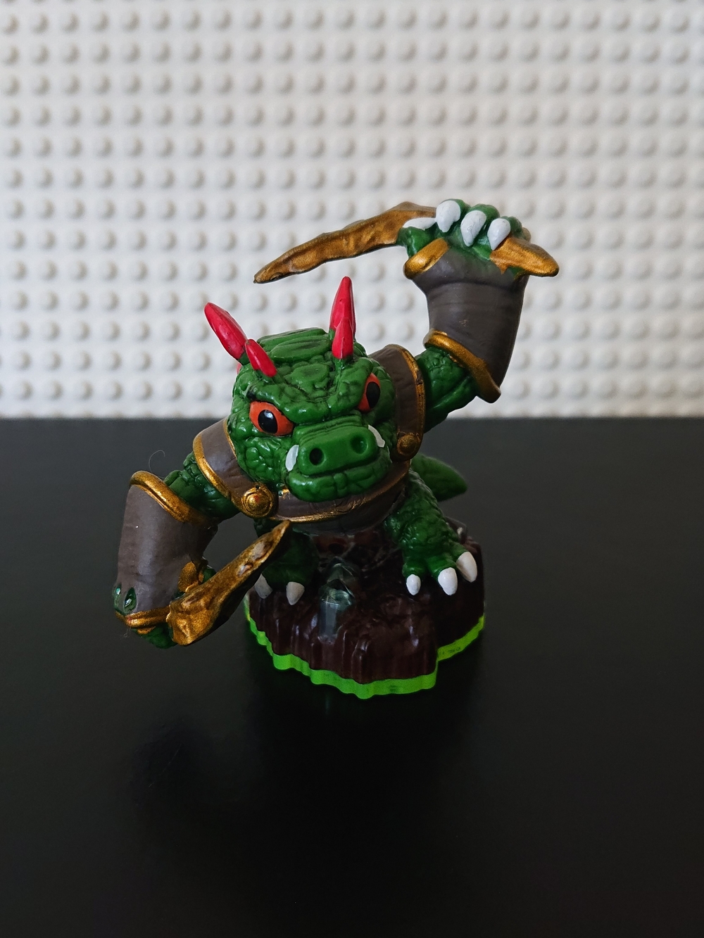 2011 Activision Skylanders - Dino-Rang 2.5" Figure - Green Base - Untested